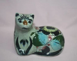 DECORATIVE FOLK ART POTTERY CAT FIGURE MULTI-COLOR GREY BLUE GREEN RED YELLOW - Bild 1 von 4