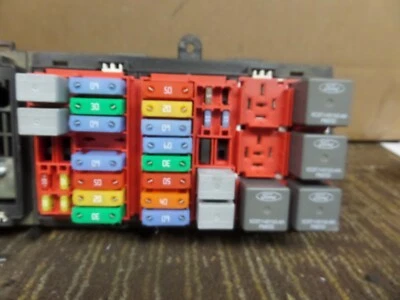 05 06 07 08 Ford E150 Engine Fuse Box Relay Junction Block Panel 4C2414B125AA - Image 1 of 4