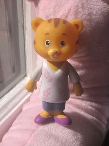 Daniel Tiger's Neighborhood Mom Figur 2015 Jakks weiß Blumen Top Spielzeug - Bild 1 von 7
