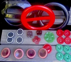 Mix Button Lot 24 VTG Bakelite Celluloid carved Shoe Flower deco Colibri buckle - Picture 1 of 19