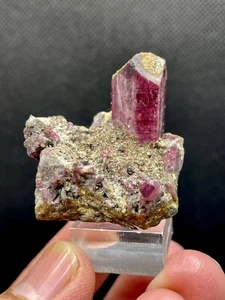 Bellissimo esemplare di cristallo di tormalina rosa grande NOTA (il cristallo è colla) - Foto 1 di 5