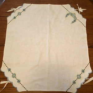 Vintage Embroidered/cross stitch scalloped Card Table Cover Tablecloth(07) - Picture 1 of 8