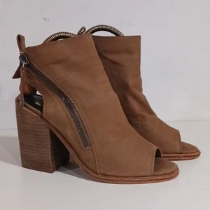 Dolce Vita Brown Suede Leather Peep-Toe Side-Zip Stacked Heel Ankle Bootie Sz 8 - Picture 1 of 14
