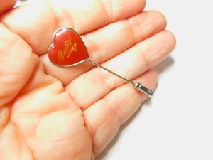 Pin de palo de corazón vintage esmaltado dorado rojo tono plateado metal prestigio metal - Imagen 1 de 4
