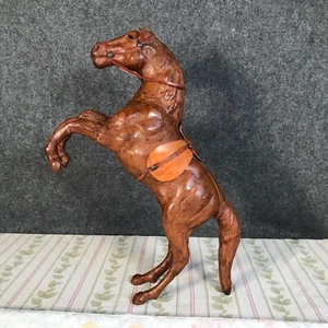 Statua in piedi scultura fatta a mano sella cavallo allevamento pelle marrone vintage - Foto 1 di 11