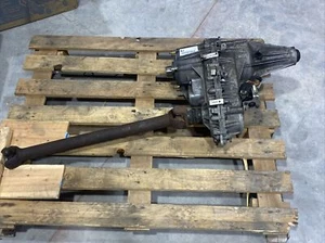 2003-2007 HUMMER H2 Transfer Case W/ Drive Shaft Universal Joint OEM 24243306 - Picture 1 of 9