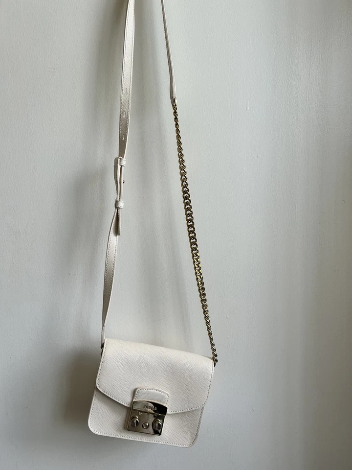  Bandolera Furla Metropolis Mini - Cuero Texturizado Blanco Foto 1 de 1