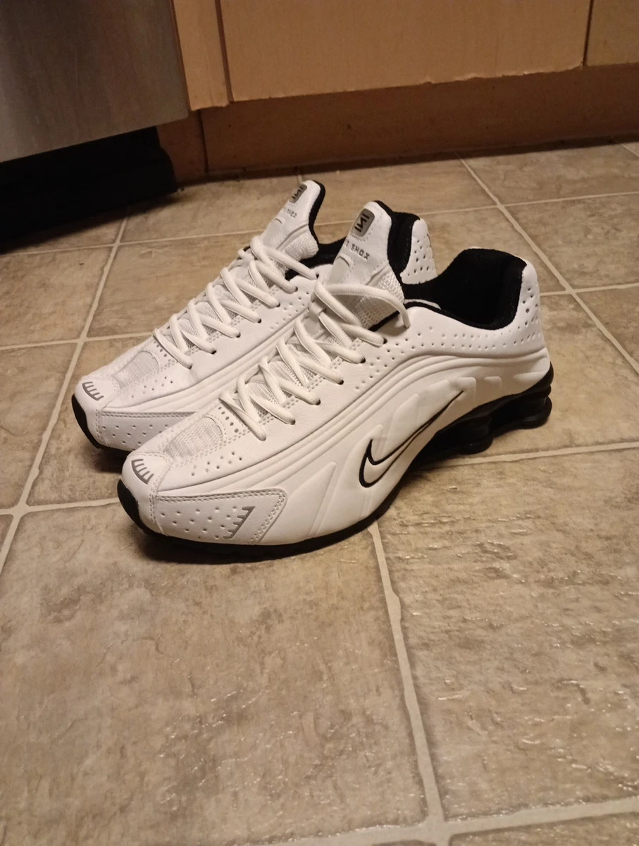 【新品、未使用タグ付】 NIKE SHOX R4 NIKE公式】ナイキ ショックス R4 メンズシューズ.オンラインストア