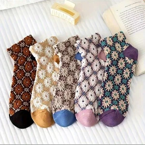 5 PAIRS WOMEN VINTAGE FLORAL SOCKS FOR ALL SEASONS - Picture 1 of 6