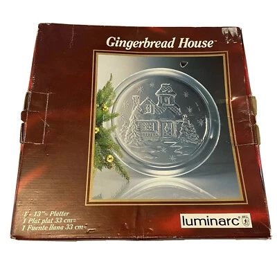 Plato redondo de vidrio transparente para servir Luminarc diseño elevado de casa de pan de jengibre Foto 1 de 4