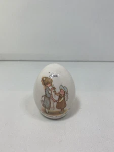 1981 Holly Hobbie Sammlerstück Porzellan Ei - nostalgisches Liebeszitat - Bild 1 von 8