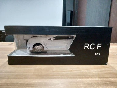 Mini voiture Lexus RC F échelle 1/18 modèle blanc concessionnaire cadeau neuf - Photo 1/4