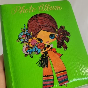 Álbum de fotos hippie chica ojo grande mod años 70 Japón para saludos americanos MCM - Imagen 1 de 9