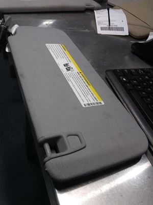 2018 Chevrolet Silverado 1500 Blue Sun Visor OEM Used 477685 131k Miles — 第 1/3 张图片