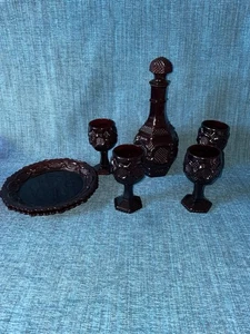 Avon Victorian Cape Cod Ruby Red Decanter w/stopper & 4 Liqueur/cordial Goblets - Picture 1 of 10
