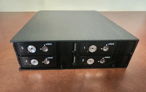 Boîtier de lecteur 4 baies 2,5" SATA/SAS échangeable à chaud avec plateaux de disques en aluminium - Photo 1/4
