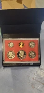 Beauties! 1980 PROOF SETS OUT OF A JUST OPENED BOX - Picture 1 of 3