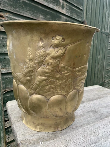 Vintage   Planter Jardiniere Urn With Shooting Scene Cover