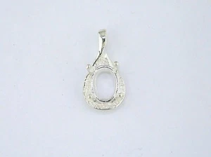 Ciondolo semi-texturizzato fantasia ovale incastonato argento sterling   - Foto 1 di 2