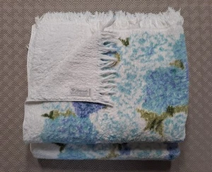 Vintage Bath Towel 70s Fieldcrest 100% Cotton White Blue Purple Abstract Floral - Foto 1 di 11
