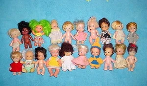 De Colección Años 60-70 Pee Wees & Friends-Kiddle Storykin Era-Pequeña Muñeca-Lote de 3 - Imagen 1 de 1