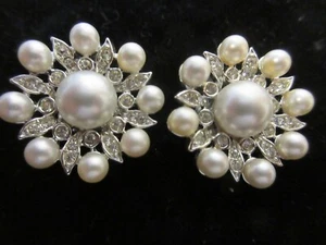 Vintage Kramer Climber Clip on Earrings Silver tone Rhinestone 1" - Picture 1 of 4