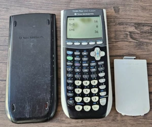 Texas Instruments TI-84 Plus Silver Edition (HAT FLECKEN AUF DEM BILDSCHIRM BITTE LESEN) A4 - Bild 1 von 7