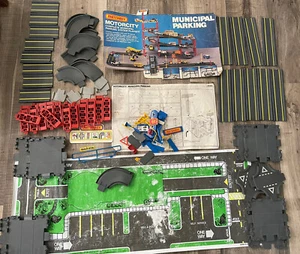 Vintage 1989 Matchbox Motorcity Municipal Parking Toy Track Set Garage City Nice - Picture 1 of 12