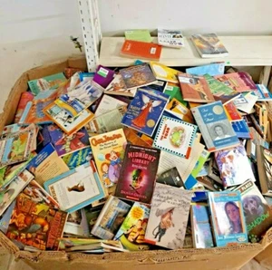 Lot of 30 RANDOM Children's Kids Chapter Books Instant Library Unsorted bundle - Picture 1 of 3