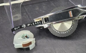 Macchina da nastro vintage Dymo 1570 Deluxe Spin Dial etichettatrice resistente testata funziona - Foto 1 di 6