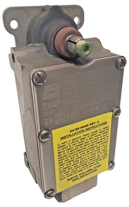 NAMCO Controls 180-31302 Snap-Lock Limit Switch - Picture 1 of 11
