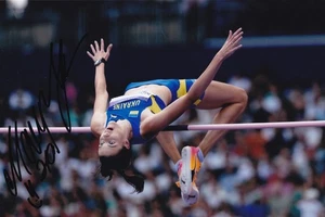 Athletics - Yaroslava Mahuchikh - Hand Signed A4 Photograph - High Jump - COA - Picture 1 of 1