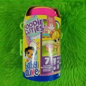 Baby Alive Foodie Cuties Puppe & 7 Überraschungen Set (Serie 1) Neu Kinder Spielzeug Alter 3+ - Bild 1 von 7