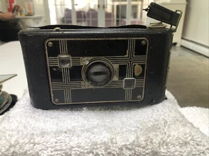 Macchina fotografica vintage Eastman Kodak Co. Six-20 Art Deco NON TESTATA - Foto 1 di 5