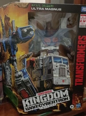Transformers WFC KINGDOM ULTRA MAGNUS  - Immagine 1 di 4