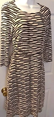 Novo Vestido ECI New York Preto Branco Geométrico Ondulado Texturizado Malha Tamanho 4 Novo com etiquetas - Imagem 1 de 4