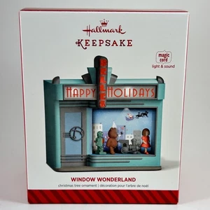 Neu im Karton 2003 Fenster Wunderland Punze Ornament Art Deco Laden mit Spielzeug LICHT & MUSIK - Bild 1 von 5