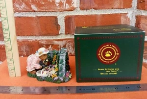 NEW Boyds Bears & Friends - Elizabeth Bearsley "Garden Time" Figurine 2277940 - Foto 1 di 4
