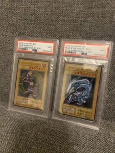 PSA9 Yugioh Blue-Eyes White Dragon Dark Magician Stainless Card 20th Sequential - Bild 1 von 2