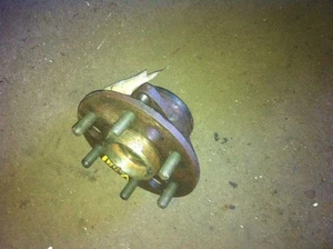 88 89 90 91 CHEVY 1500 PICKUP HUB - Picture 1 of 2
