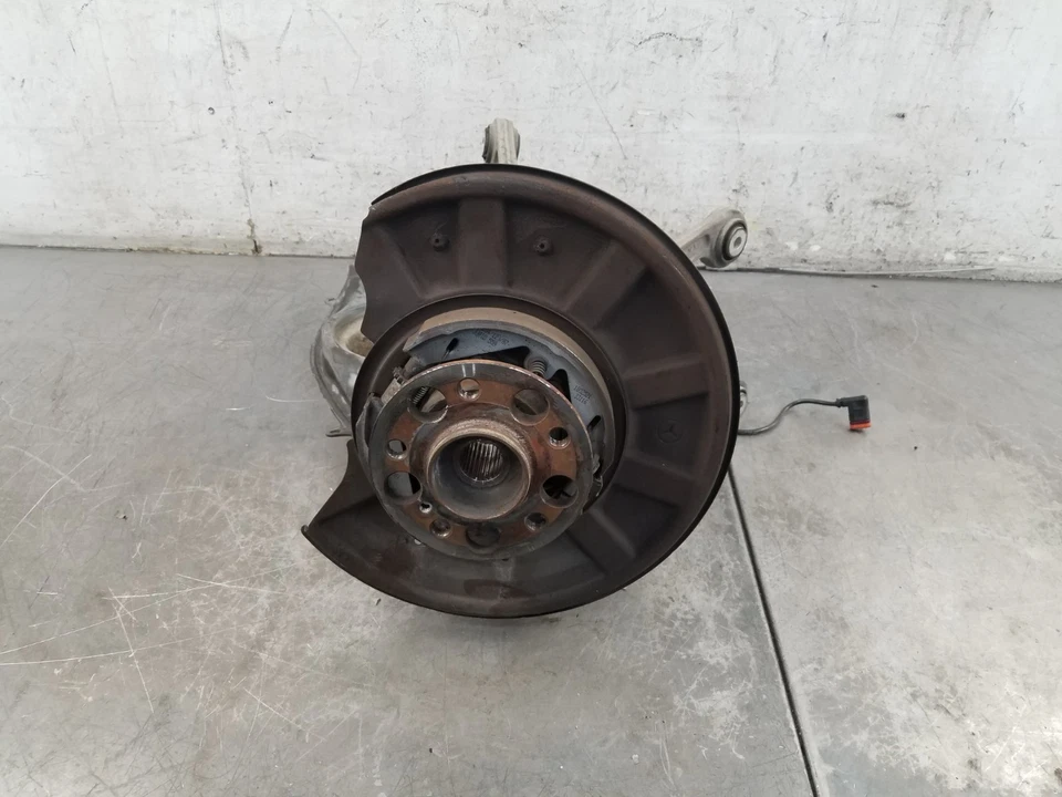 2013 Mercedes Benz AMG E 63 Right Rear Hub Knuckle Control Arms #2179 D5 - Image 1 of 4