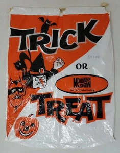 2-Vtg 1970 GET THAT BAREFOOT FEELING Mountain Dew Halloween Trick or Treat Bags - Picture 1 of 24