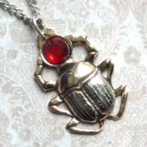 Collana con ciondolo amuleto scarabeo rosso Atum Ra egiziano JA12 - Foto 1 di 3