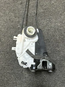 2016-2019 TOYOTA PRIUS REAR PASSENGER RIGHT DOOR LOCK LATCH ACTUATOR (RH) (P) - Foto 1 di 3