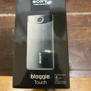 New Sealed Sony Bloggie Touch Mobile HD Snap Camera /MHS-TS20/ 8GB/Silver - Picture 1 of 4