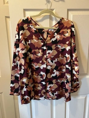 Blusa floral granate manga larga Bar III 2X NUEVA CON ETIQUETAS  Foto 1 de 4