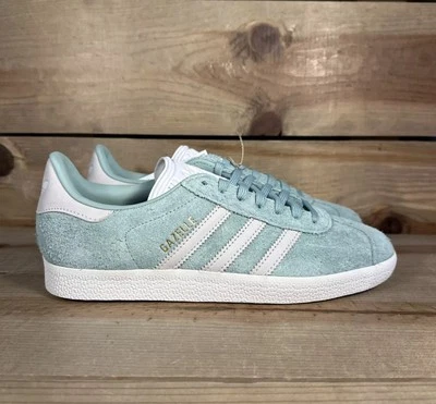 NUEVAS Zapatillas bajas Adidas Gazelle para mujer talla 10 “Hazy Green Off White” IG4393 Foto 1 de 4