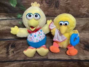 Juguete sensorial texturizado Rare Touch Ems & Chiming Baby Big Bird 1991 - Imagen 1 de 10