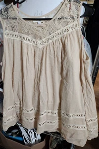 UMGEE lace trimmed sleeveless split back top - Picture 1 of 5