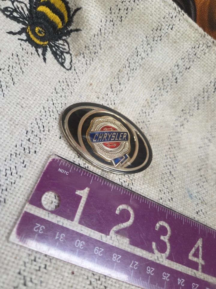 Mopar 4805157 emblema delantero ovalado -- 2005-2010 Town & Country & Chrysler 300 - Nuevo de Lote Antiguo Foto 1 de 4